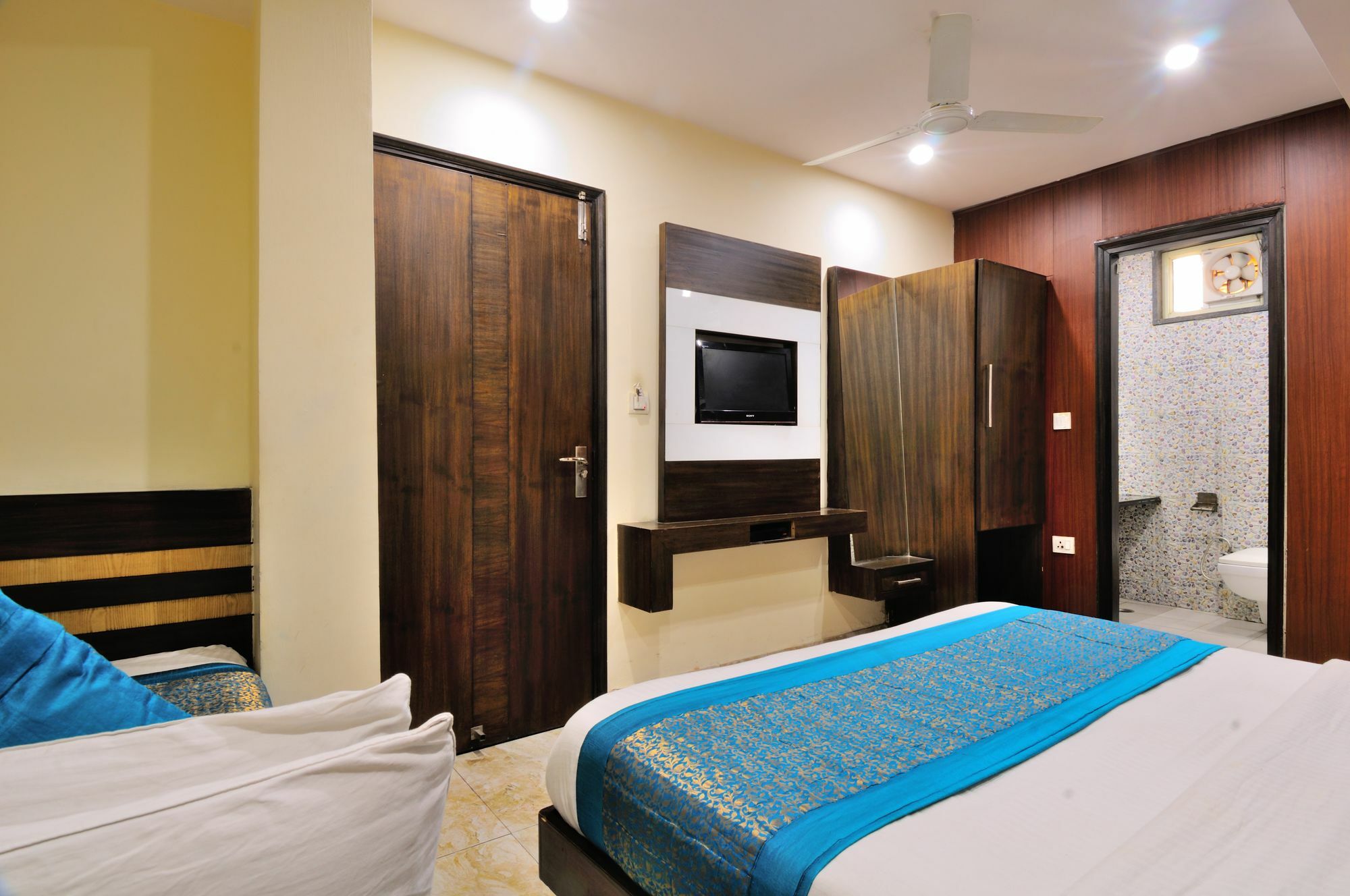 Hotel Gold Star Inn - Paharganj Нью-Делі Екстер'єр фото